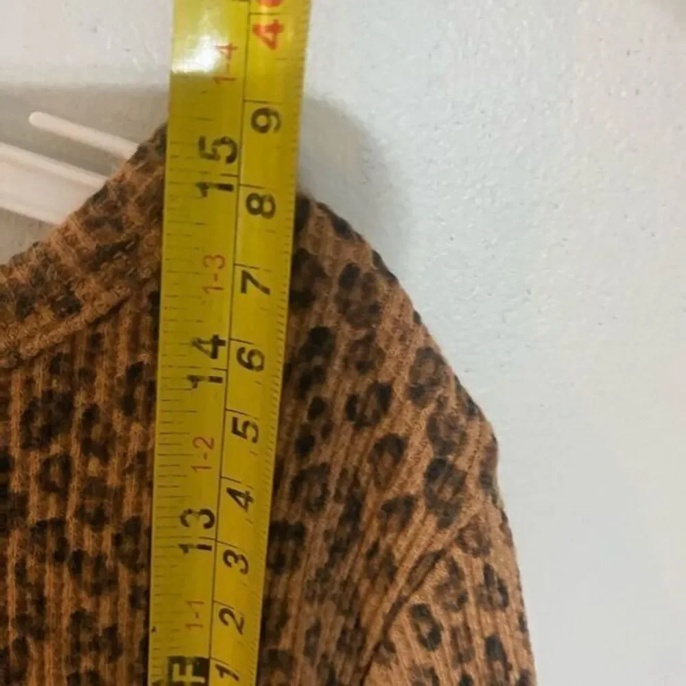 - Gap girls size‎ small long sleeve cheetah print top